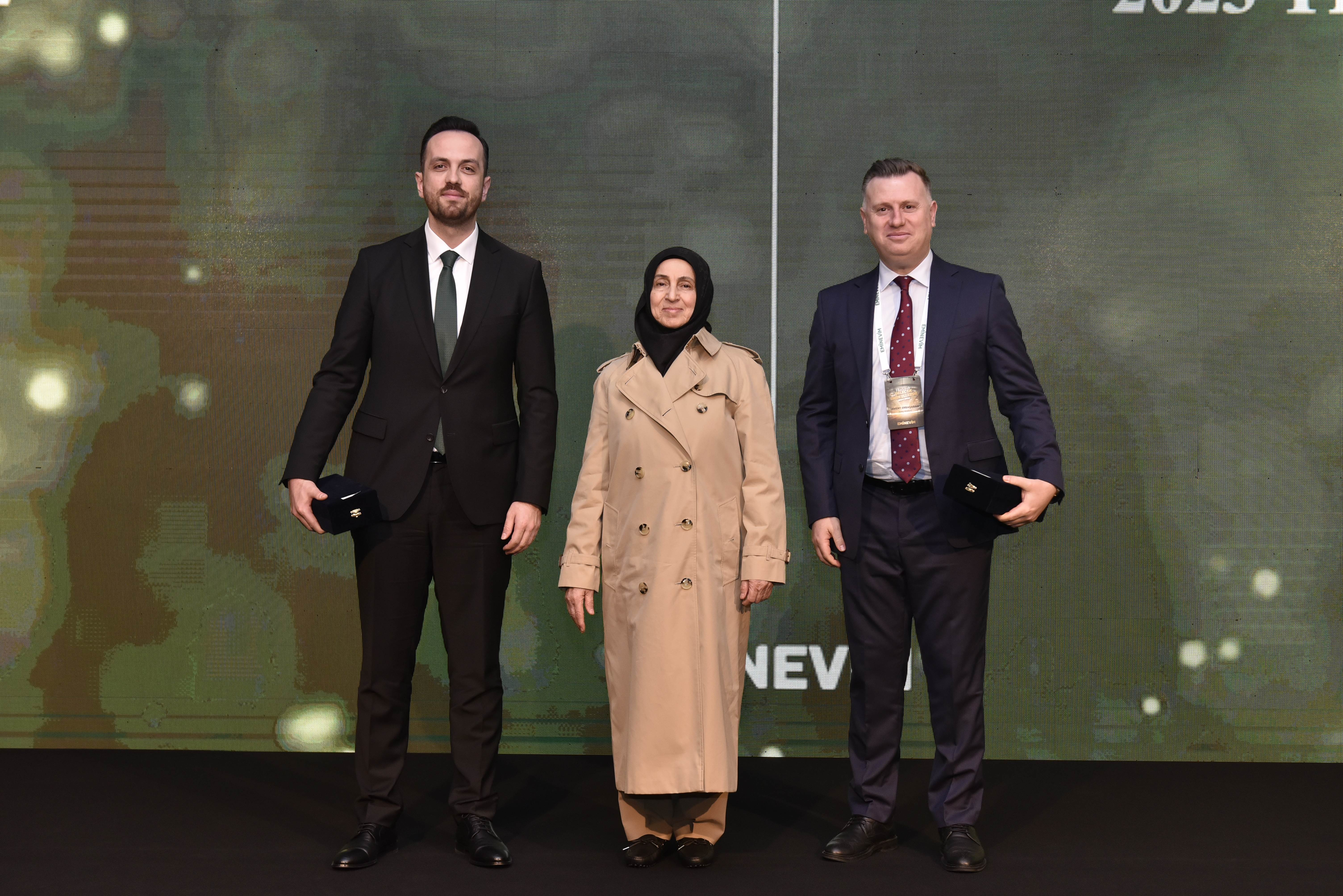 Elbirliğiyle Gelecek Emin Ellerde