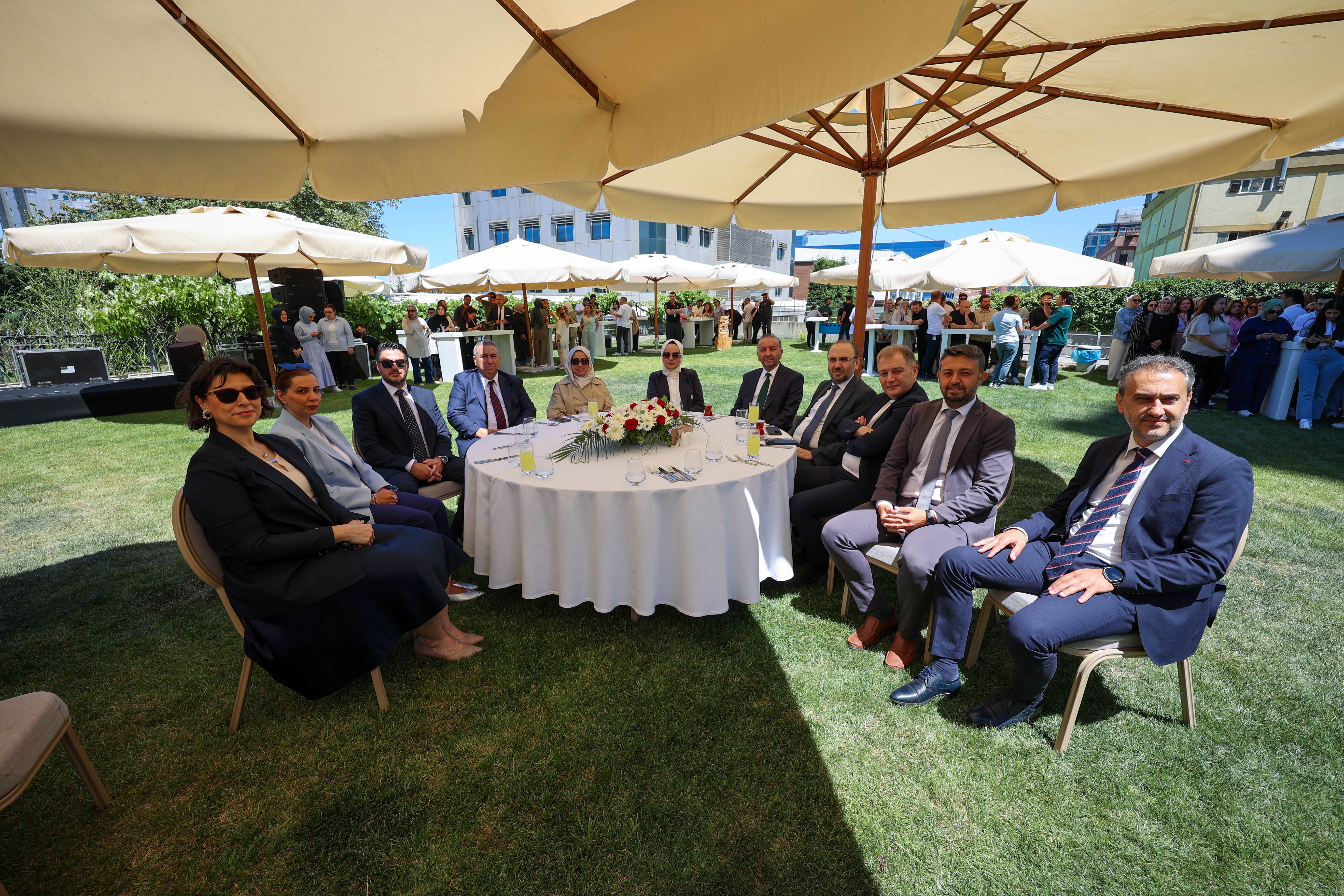 Eminevim'de Süheyla Üstün ve Büşra Üstün'ün katılımıyla “Yaza Merhaba”