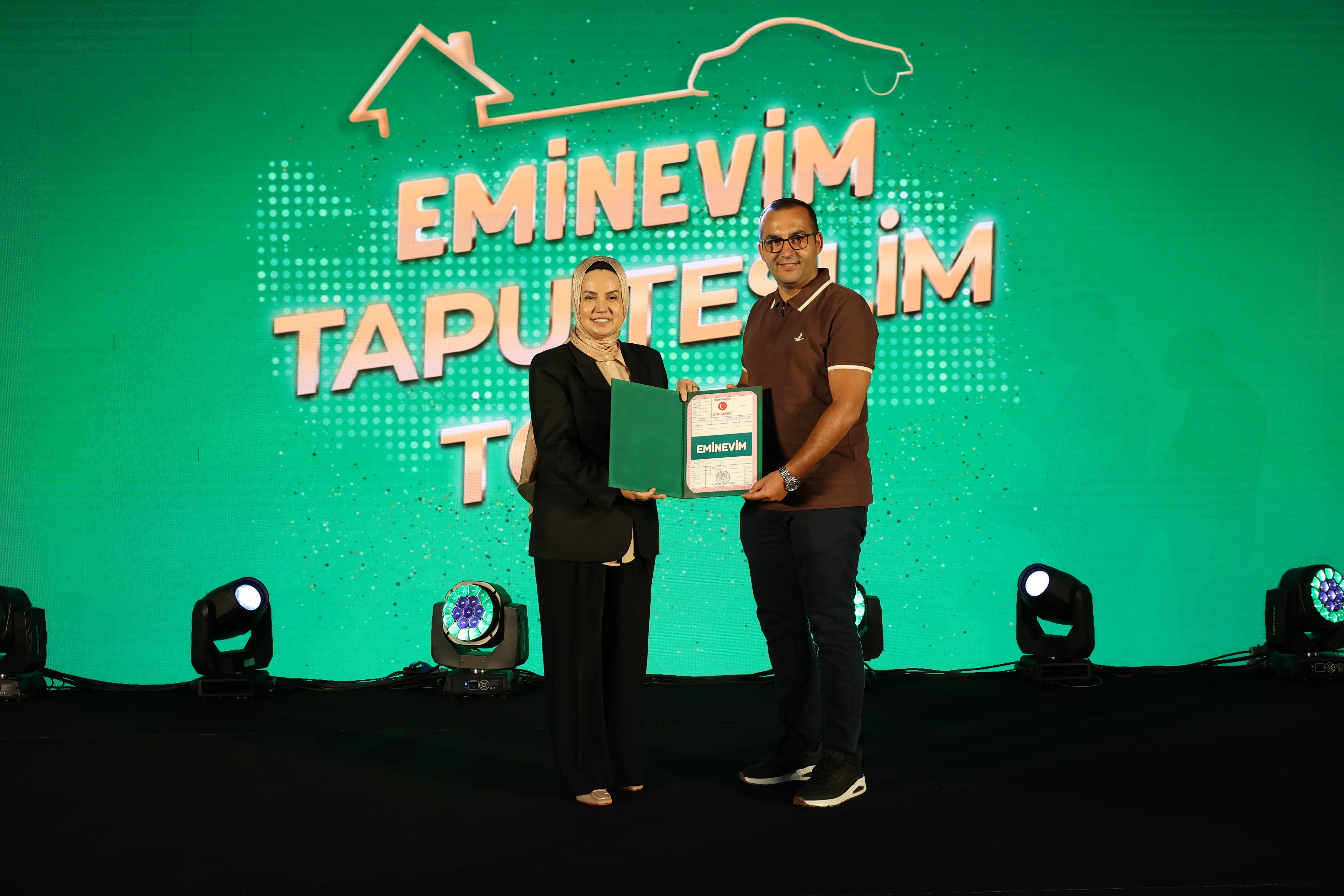 Eminevim’de Tapu Teslim Töreni Heyecanı