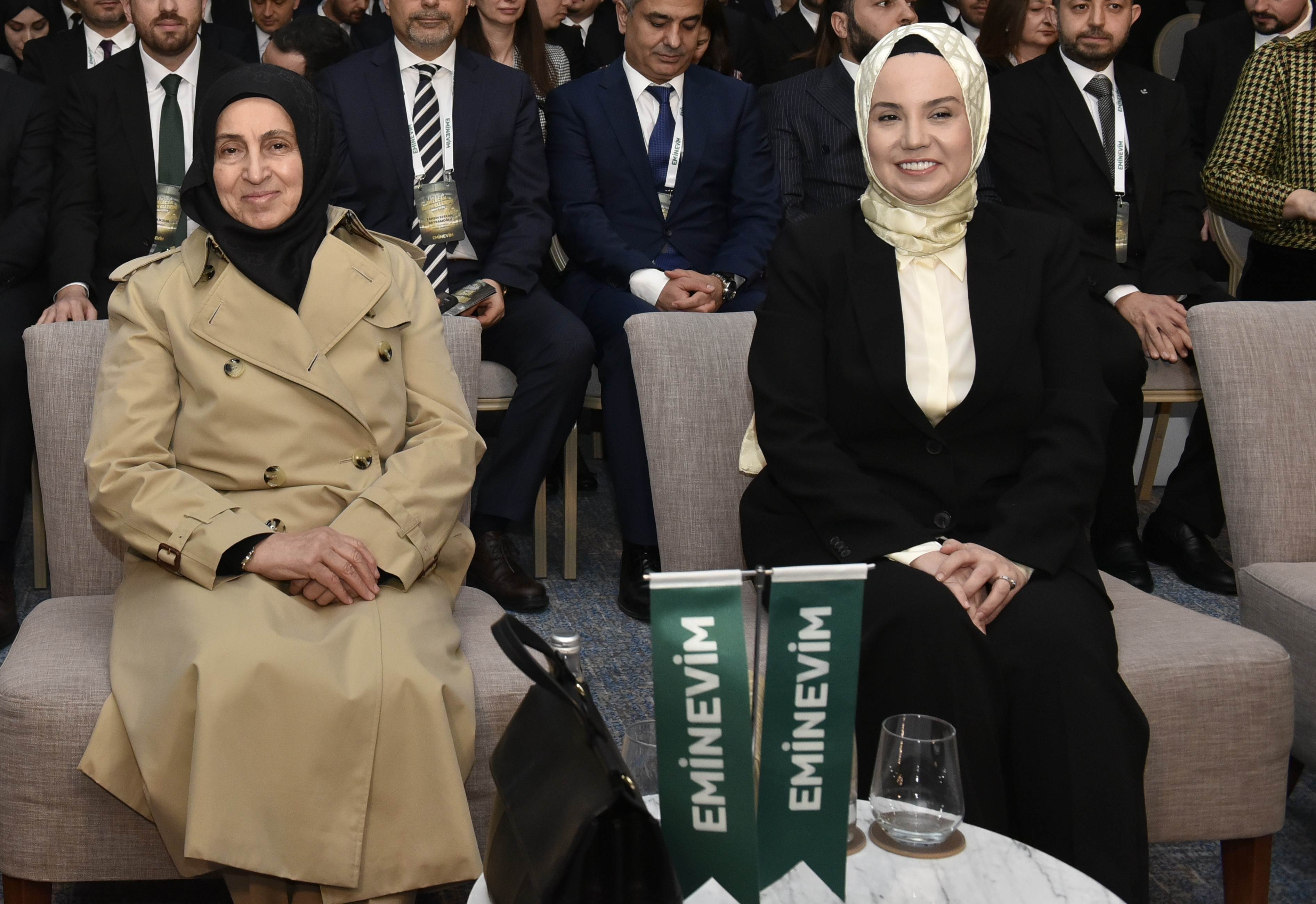 Elbirliğiyle Gelecek Emin Ellerde